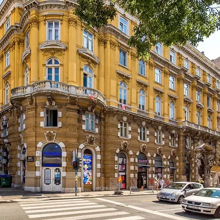 Luxury Number 1 Apartment *