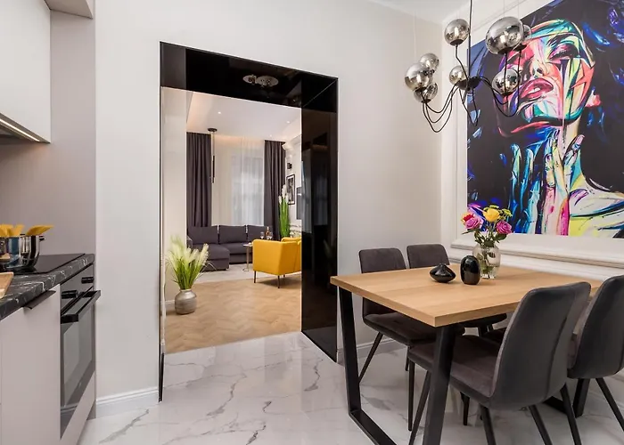 Luxury Number 1 Apartment *