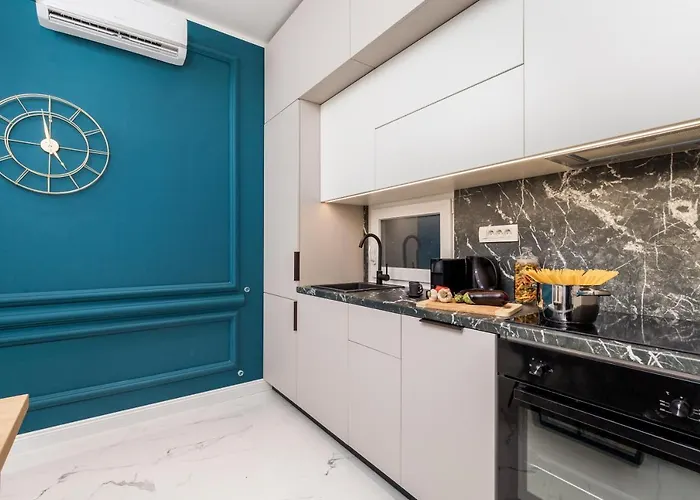 Luxury Number 1 Apartment *